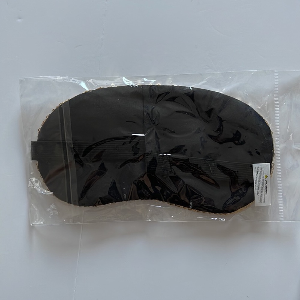 Brand new gold sequined sleep eye mask- item 1244 - Picture 4 of 6